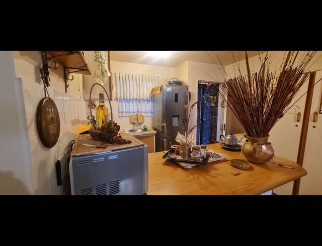 1 BEDROOM APARTMENT FOR SALE IN DIE HOEWES